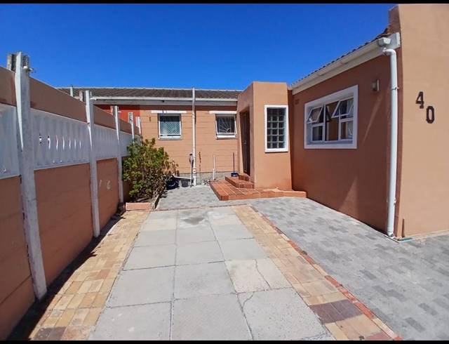 3 BEDROOM HOUSE FOR SALE IN ROCKLANDS